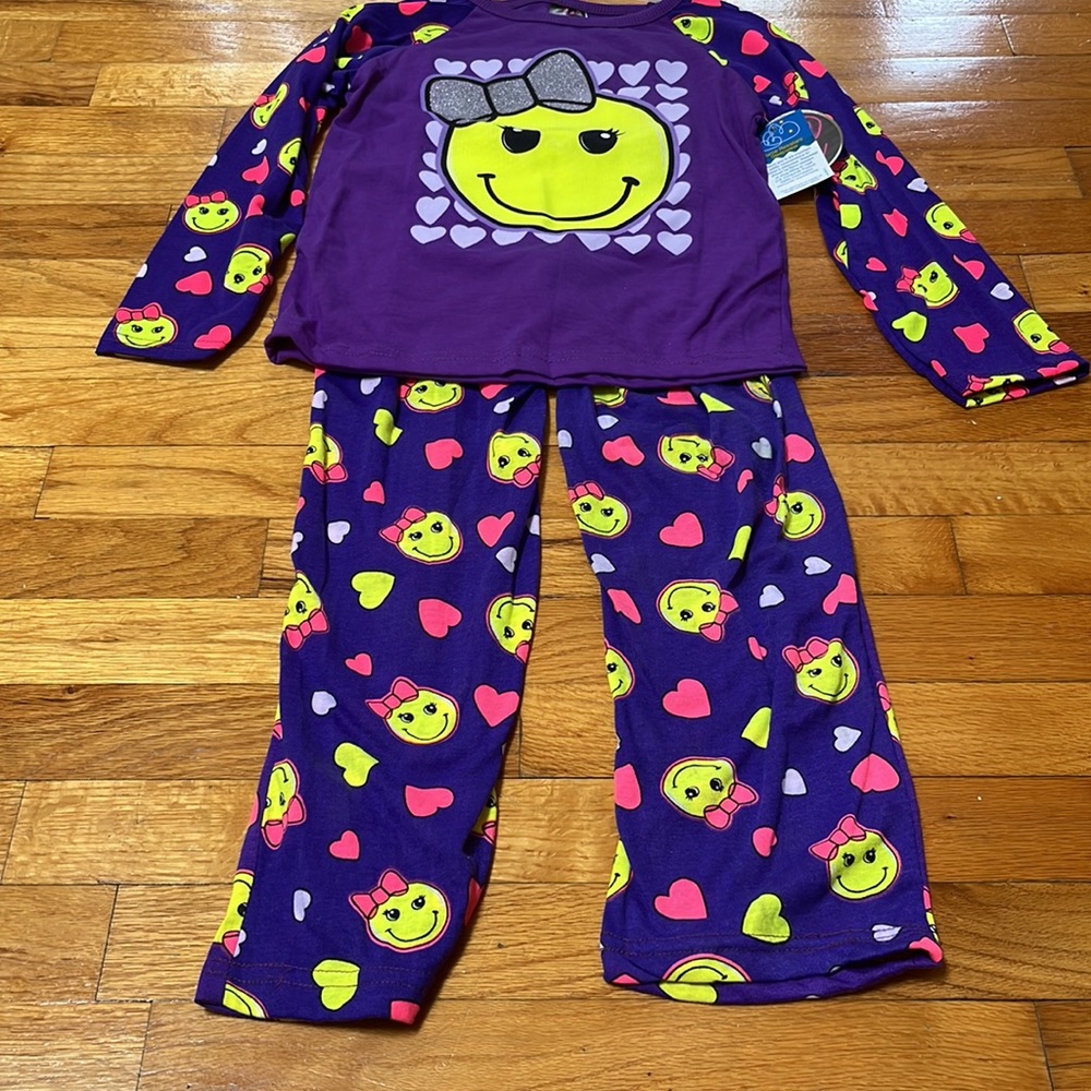 Girl’s Pajamas - Emoji’ size 7/8